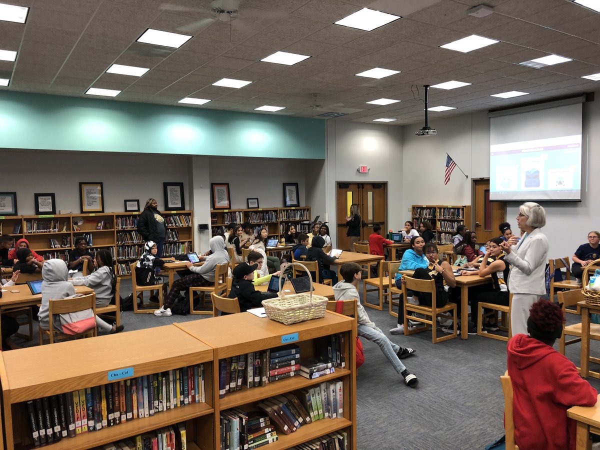 CPSMACScholars's tweet photo. I see you Smithton Middle School MAC Scholars. Great turnout at info meeting. Great job MAC Sponsors #AEO https://t.co/zif6SkbPmp