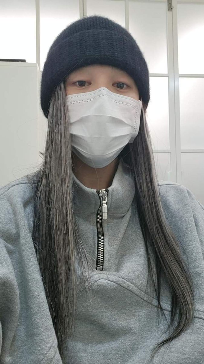 ArmyBorahae_7F's tweet photo. JIMIN 1 year ago on weverse 💜

#jiminie 
#BTS https://t.co/uQKSiLYEAx