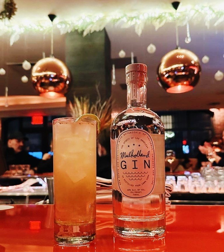 'Tis the season to sparkle ✨ at Scampo! 
🍹 mission figs, fresh lime juice, maple syrup, @mulholland.spirits gin, &amp; ginger beer