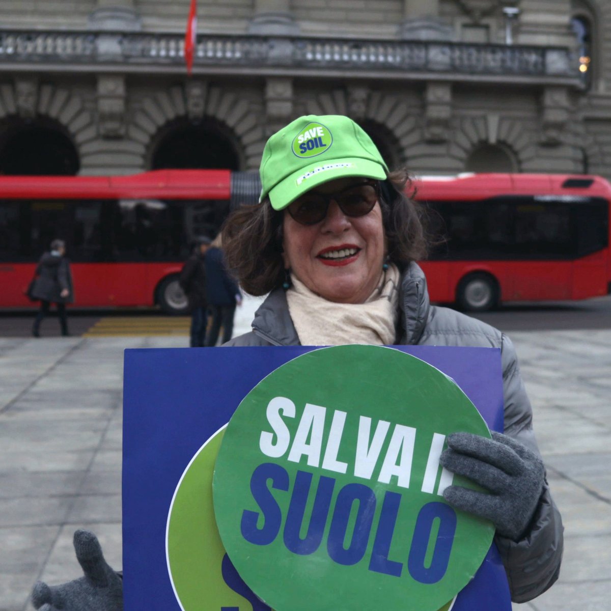 #SaveSoil in #Bern in multiple languages🌏
#СпасёмПочву
#SalvemoselSuelo
#TopragiKurtar 
#SalvailSuolo