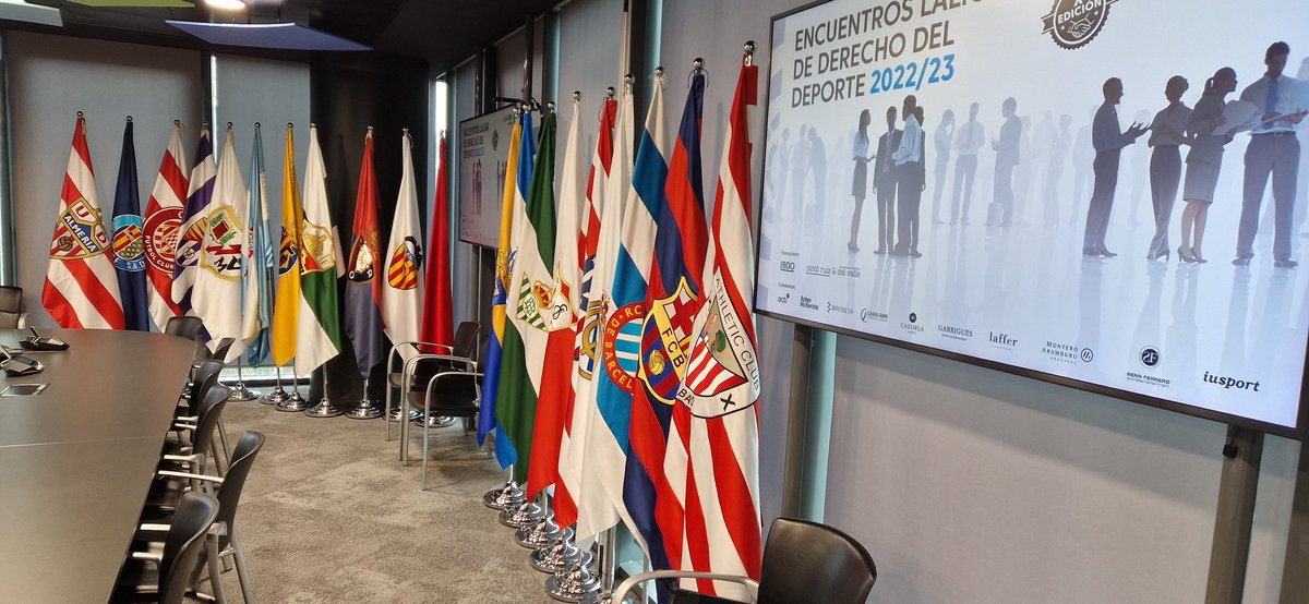 Ardiazb9's tweet photo. En el día de hoy @Casas_Asin Abogados ha tenido el honor de asistir a los #EncuentrosLaLigaDerechoDelDeporte organizado por la @FundacionLaLiga, donde hemos explicado cuáles son las principales adaptaciones de las nuevas tecnologías aplicadas al fútbol en el ámbito jurídico https://t.co/NqscCgknZz