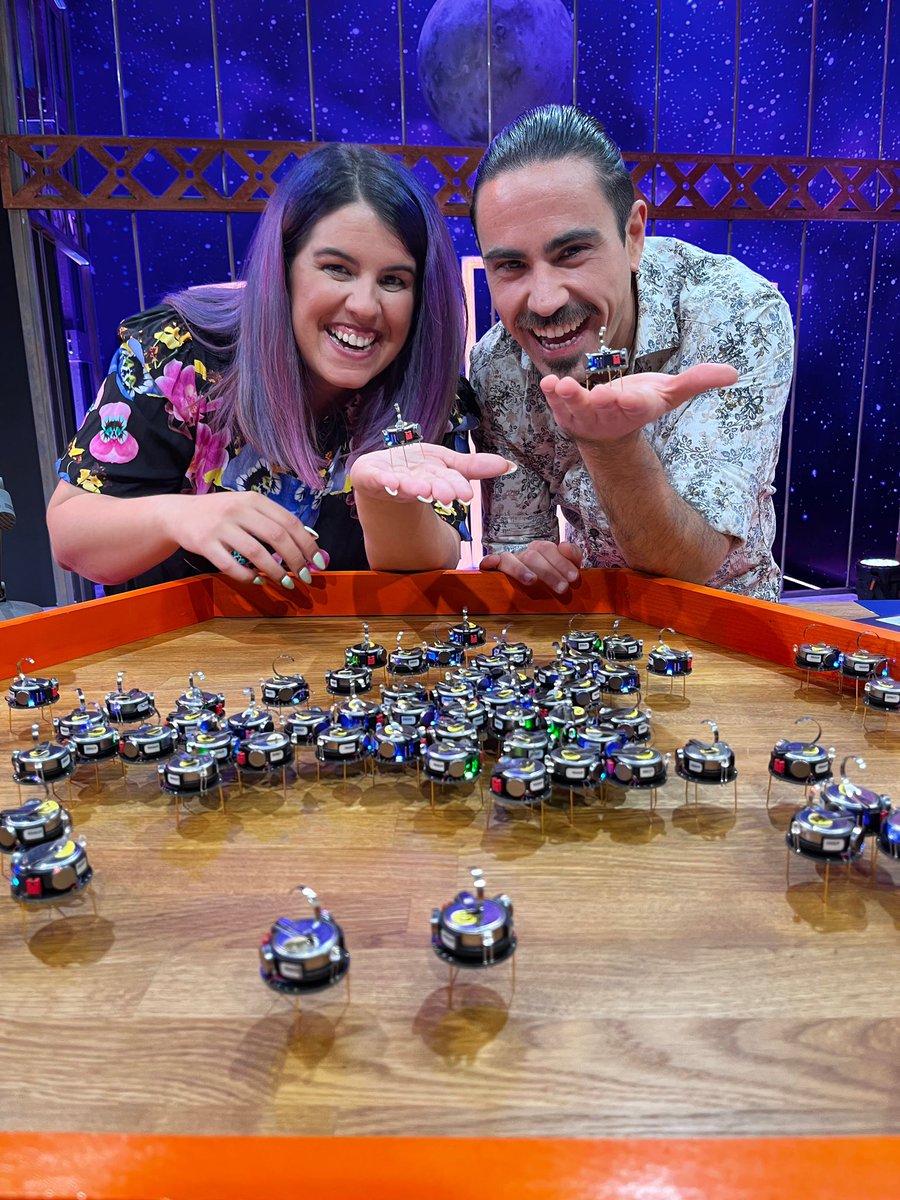 sailormerqury's tweet photo. ¡Lo bien que lo pasamos en la grabación con los Robobees! 

Ahora que está #chatGPT de moda, los algoritmos bioinspirados también tienen un componente de no determinismo. ¡Eso significa que ante la misma situación inicial puede dar resultados válidos diferentes! 

#OLAbejas https://t.co/GcyLEuekqR
