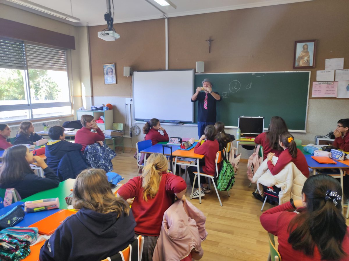 LaSalleInstituc's tweet photo. En los #Seminarios y #Proyectos #NCALaSalle nos encanta contar con todo lo bueno que pueden aportar nuestras familias. Gracias a la Doctora Mónica Barreales y al gran Mago Gilbert por enriquecer nuestras propuestas.
#ILSA_Primaria #JuntosMejor https://t.co/3Sl42HLkjg