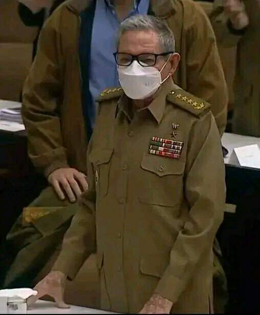 El Lìder de la Revolución y GE Raúl Castro Ruz junto al 1er Sec. del CC del <a href="/PartidoPCC/">Partido Comunista de Cuba</a> y Presidente de la Repùblica 🇨🇺 <a href="/DiazCanelB/">Miguel Díaz-Canel Bermúdez</a>, asistieron al X Periodo Ordinario de Sesiones de la <a href="/AsambleaCuba/">Asamblea Nacional Cuba</a> en su IX Legislatura, en el Palacio de Convenciones de La Habana. #CubaLegisla