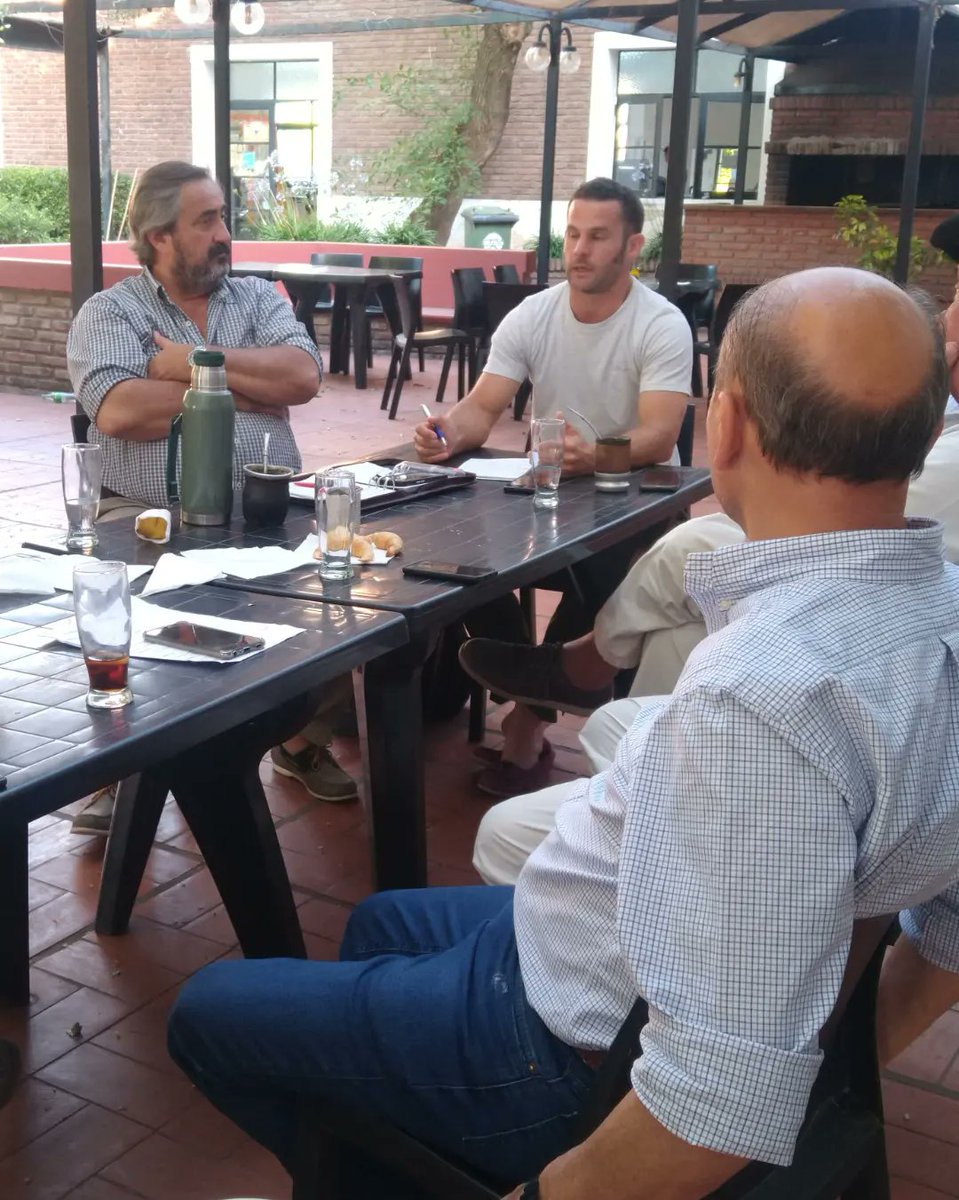 CARBAP_ARG's tweet photo. #CARBAPEnAzul Comenzó nuestro trabajo en Azul con la reunión de la Mesa Ejecutiva 📍🙌🏻 https://t.co/qxrPy5O2H6
