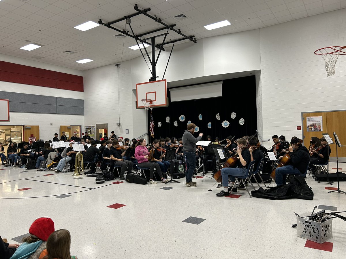 PandaCounselors's tweet photo. Thank you @PKMSpanthers Band and Orchestra for coming to perform for our 5th graders! You all are amazing and I know our students can’t wait to join next year❤️❄️ #PWCSCounseling @SHHebner @pwcsmsyoung https://t.co/u4dGzIZeuI