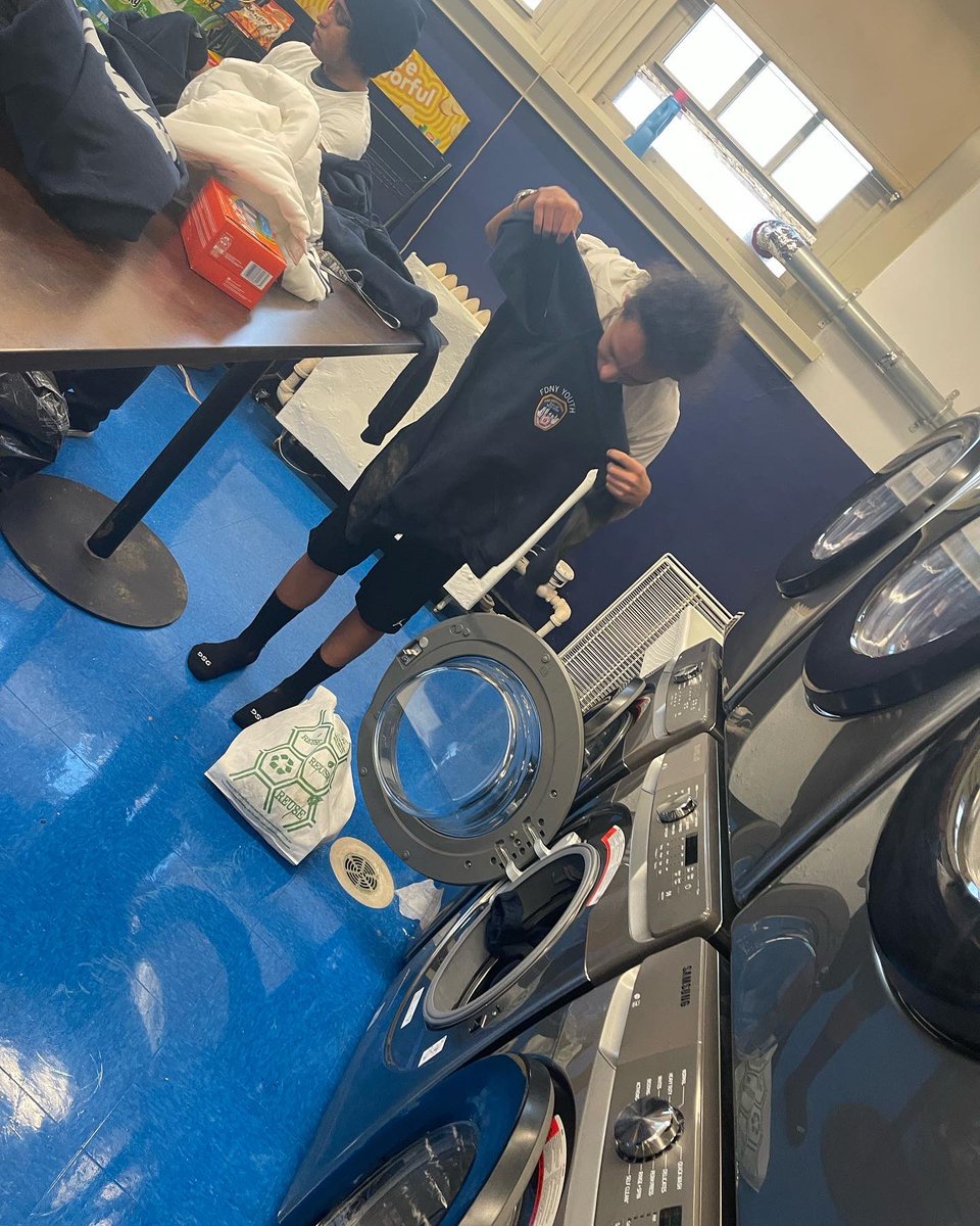 FdnyHighschool's tweet image. DID SOMEONE SAY LAUNDRY!!?!?! Thank goodness for our campus laundry room! Our seniors are able to wash all the hard work out their clothes to restart fresh tomorrow 😂😂😂 #laundry #pt #emtclass #fdnyhs4life #fdnyhsstrong #livingthedream #bknhs