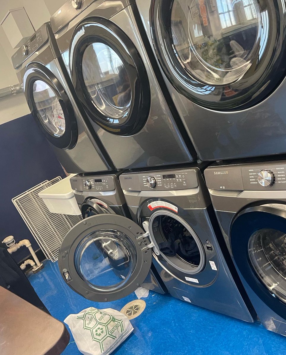 FdnyHighschool's tweet image. DID SOMEONE SAY LAUNDRY!!?!?! Thank goodness for our campus laundry room! Our seniors are able to wash all the hard work out their clothes to restart fresh tomorrow 😂😂😂 #laundry #pt #emtclass #fdnyhs4life #fdnyhsstrong #livingthedream #bknhs