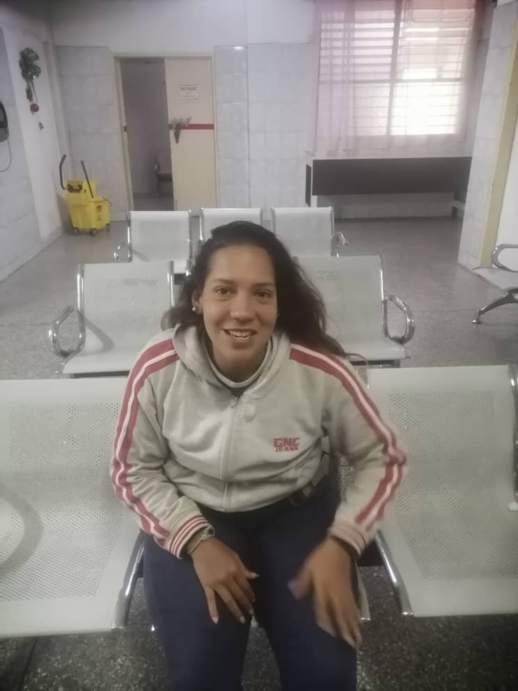 Esta muchacha se encuentra en el Ambulatorio Rosario Milano en el Picacho, San Antonio de los Altos, y no recuerda quien es ni como se llama, por favor ayudemosla que la magia de Twitter haga el trabajo y le llegue la noticia hasta sus familiares Muchas Gracias por favor hagan RT