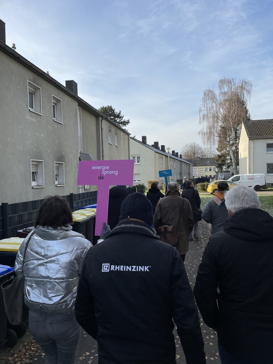 EnergiesprongDE's tweet photo. #Energiesprong on tour: 100 Teilnehmende schauten heute vor und hinter die Kulissen serieller Sanierungsprojekte in #Mönchengladbach. Vielen Dank für tollen Input & Führungen 👏 @LEGwohnen #Renowate, #BundO, #ecoworks, #Fischbach, @SaintGobainME https://t.co/0ok643Z81W