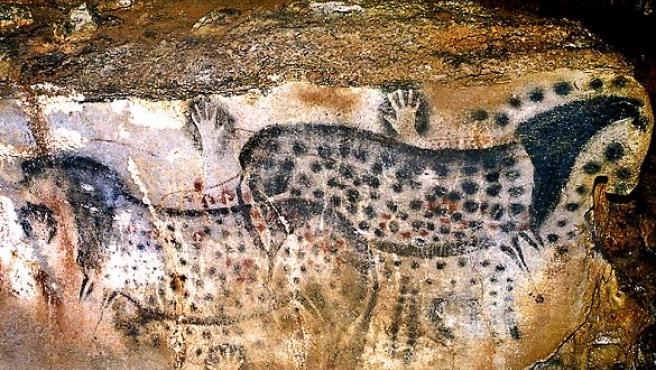 historia2mundos's tweet photo. ¿Éramos más humanos en la Prehistoria? 
#PechMerle #prehistoria https://t.co/4RKDxYdndH