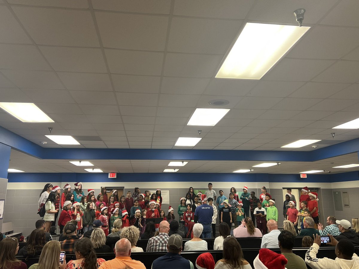 clpchoir's tweet photo. Lots happening at CLP this past week. First holiday concert since '19. Great job 4-6 grades. Thank you @kellyhaack10 for the pics! Some Alumni visited us today for some Holiday Cheer in the Halls! Thank You Ms. Pendelton #loveclp https://t.co/8VUNSWgXP2