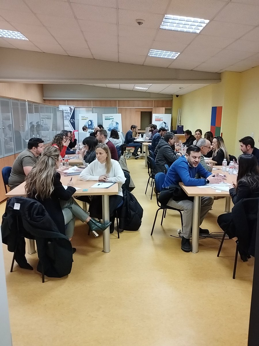 mkpositivo's tweet photo. Buenísimo #networking en #Torrelavega gracias a la estupenda organización de @VictorPardo_ para KCN Networking 

Y el lunes volvemos al BBF de la univ. Mondragón en Bilbao para otro evento con decenas de participantes inscritos. https://t.co/NIY5cu9gZd