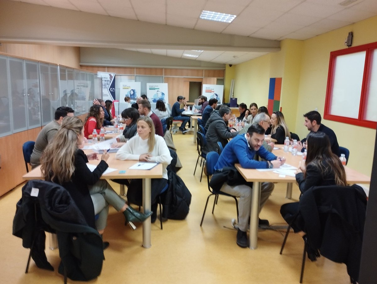 mkpositivo's tweet photo. Buenísimo #networking en #Torrelavega gracias a la estupenda organización de @VictorPardo_ para KCN Networking 

Y el lunes volvemos al BBF de la univ. Mondragón en Bilbao para otro evento con decenas de participantes inscritos. https://t.co/NIY5cu9gZd
