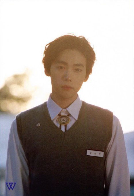 xxhhhccc's tweet photo. 우리 학교에 김진우 같은 선배가 잇었으면 내가 진짜 열심히 다녓을텐데... 맨날 진우 오빠 사물함에 편지 써놓고 먹을 거 넣어둬야지 https://t.co/xtO5qjHp8g