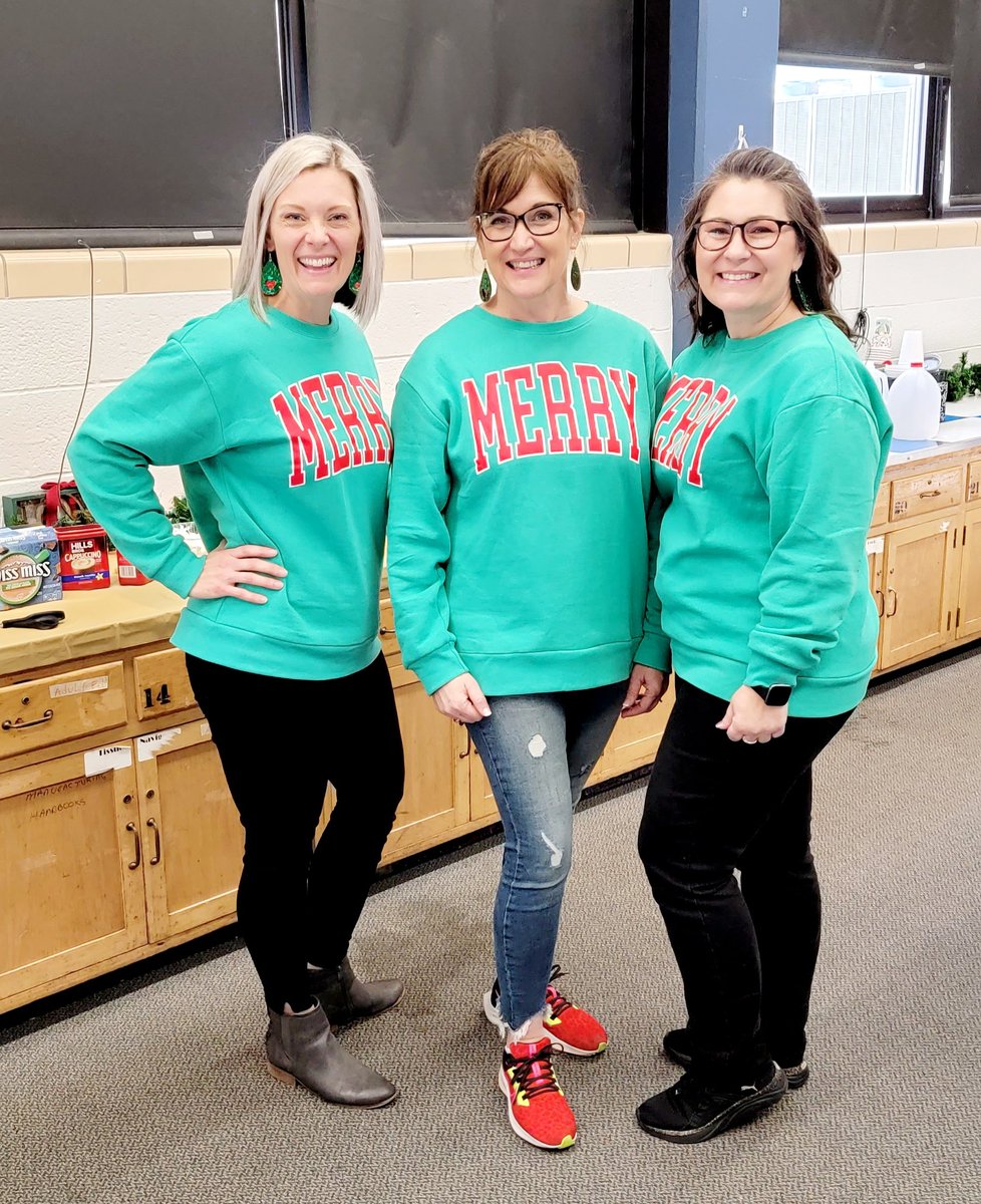 mrsmartin70's tweet photo. Best Team in Room 121 !
#12daysofcheer https://t.co/NVpP53xOK4