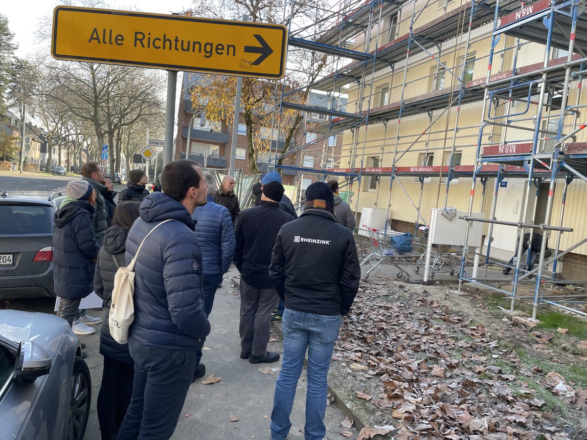 EnergiesprongDE's tweet photo. #Energiesprong on tour: 100 Teilnehmende schauten heute vor und hinter die Kulissen serieller Sanierungsprojekte in #Mönchengladbach. Vielen Dank für tollen Input & Führungen 👏 @LEGwohnen #Renowate, #BundO, #ecoworks, #Fischbach, @SaintGobainME https://t.co/0ok643Z81W
