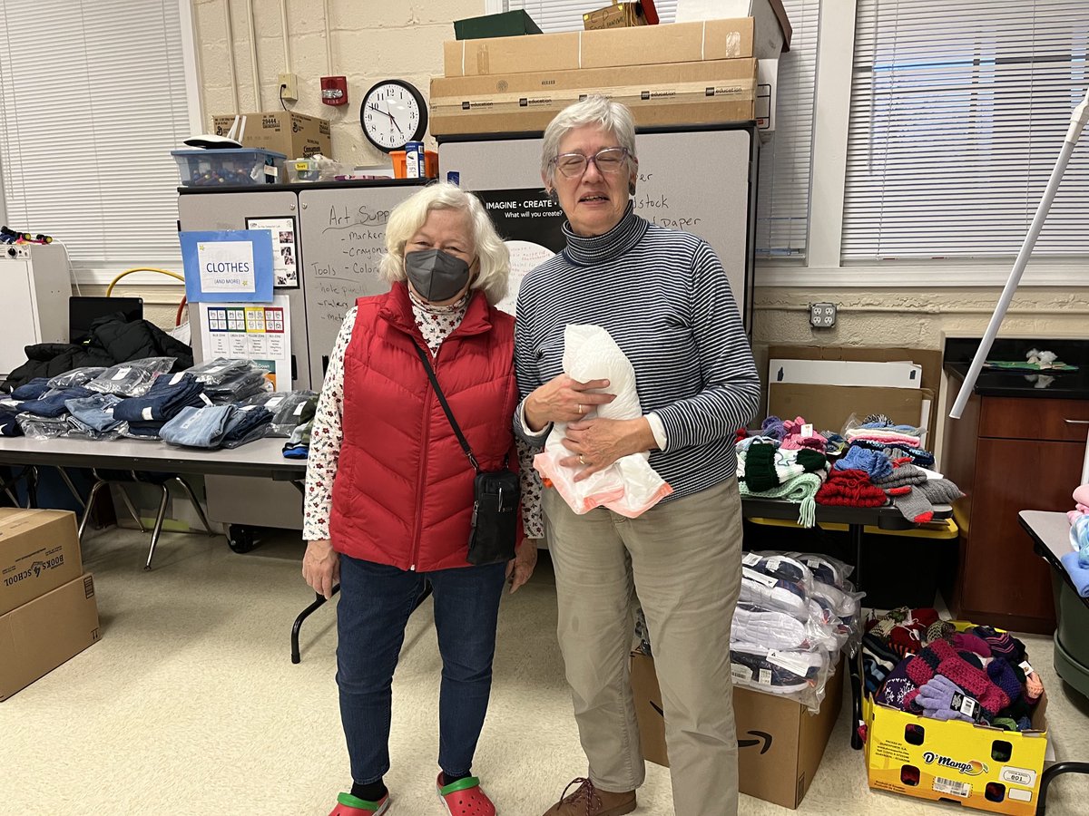 HFBVolunteers's tweet image. Thank you to all the incredible volunteers who came to help set up the Hoffman-Boston Twinkle Shop on Monday afternoon! Our partner, the Mu Omicron Chapter of Gamma Phi Delta, sent many to help. #HFBTweets #APSVolunteersAreBack #APSGetInvolved