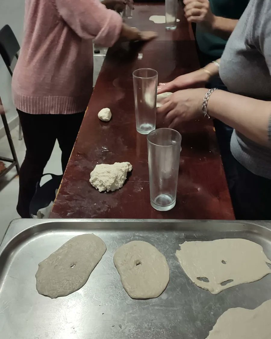 HumildadMarchen's tweet photo. Aunque la tarde noche del pasado viernes 9 de diciembre estuviera un poco desapacible debido al temporal, no fue obstáculo para que la Buñolada de convivencia entre los grupos de la Humildad se pudiera celebrar en un ambiente distendido y de confraternidad. https://t.co/wJ4whVzI2N