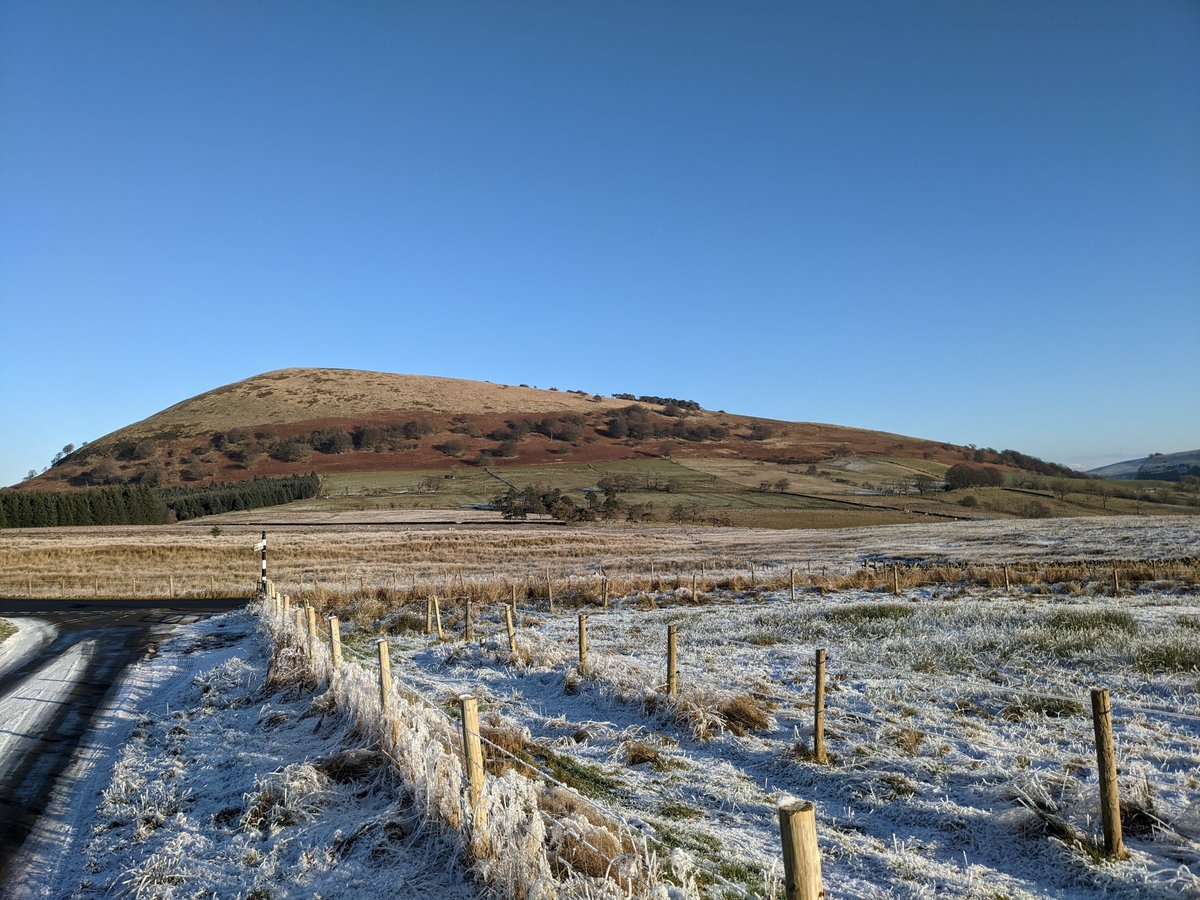 nickymulls's tweet photo. Glorious morning to be out in the #LakeDistrict for work. 

A hoar #frost, #snow and thaw all within a few miles of each other. 

#Sun shining and blue #skies too

#Cumbria #trustedadvisor https://t.co/05zALfWgmO