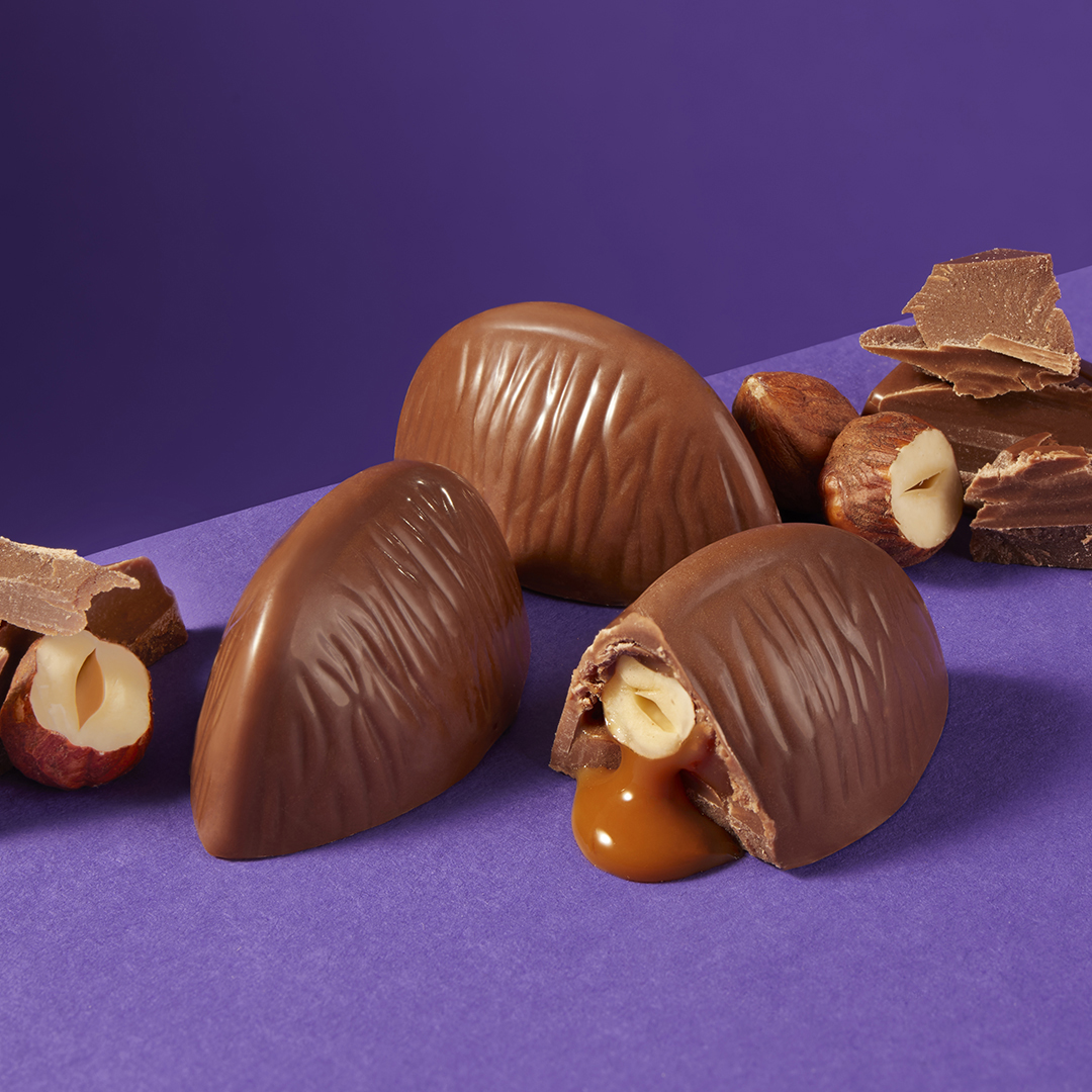 QualityStreetUK's tweet image. 🤤💜 We've got a whole lot of love for this hazelnut &amp;amp; caramel combo! Tag the biggest fan of #ThePurpleOne below 👇

#QualityStreet