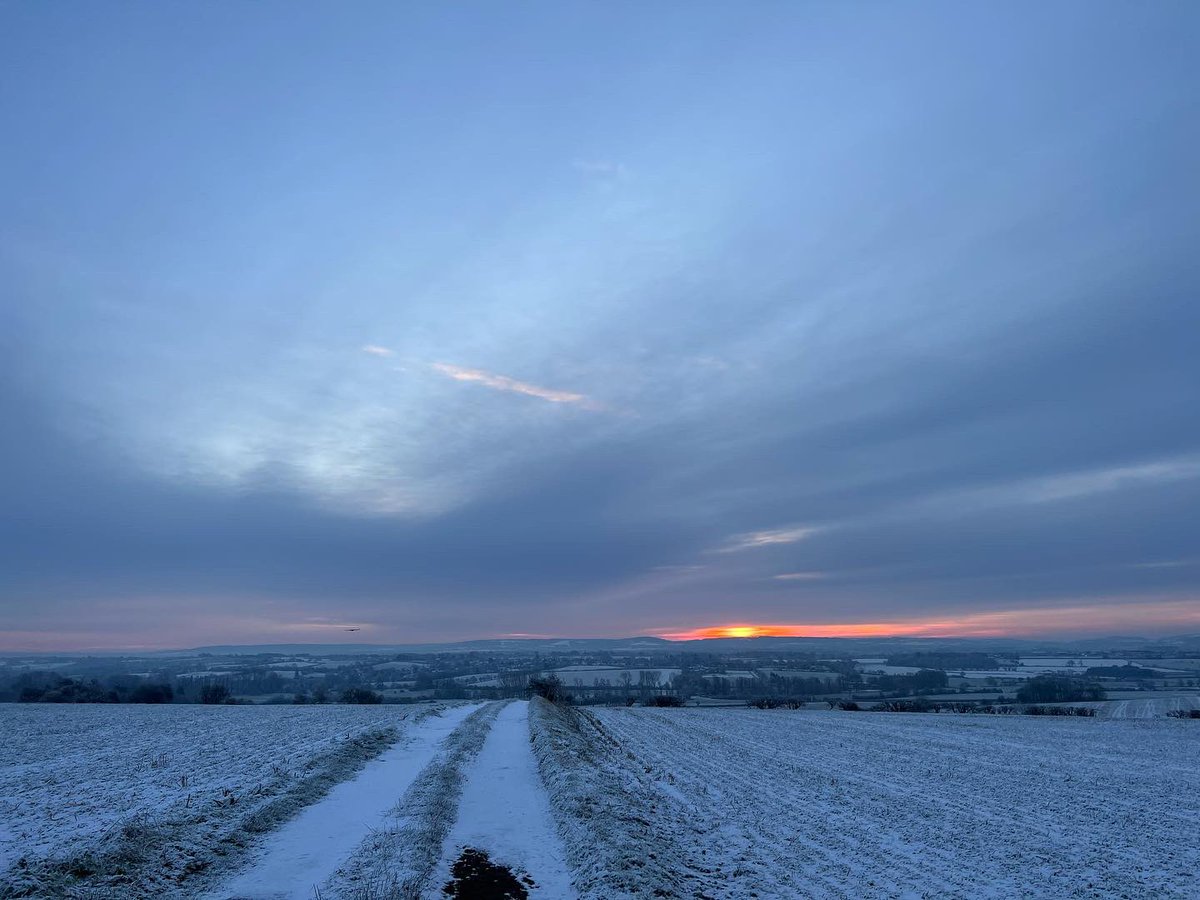 Thanks to everyone who sent in pictures of the snow! Hearing from farmers in the midlands with -2 degrees all the way to -11 degrees in Scotland with water troughs frozen solid! 
#snow #farming #winter #sunrise #christmas #farmlife #agronomy