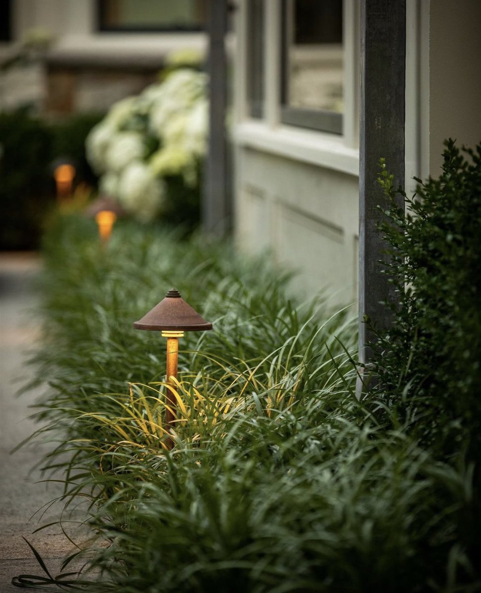 Our TEKA 1130 Pathlight complements any environment with its warm glow without detracting from the beautiful landscape. 
Photo credit: Chris Rucinski. ✨