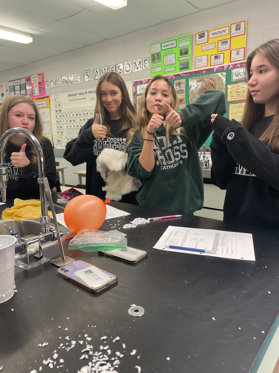 hcwethenorthend's tweet photo. Static electricity? It’s SCIENCE! #WeTheNorthEnd #everyonebelongsatHC #itisscience #staticelectricityisweird #weirdscience https://t.co/pzqm1TePvT