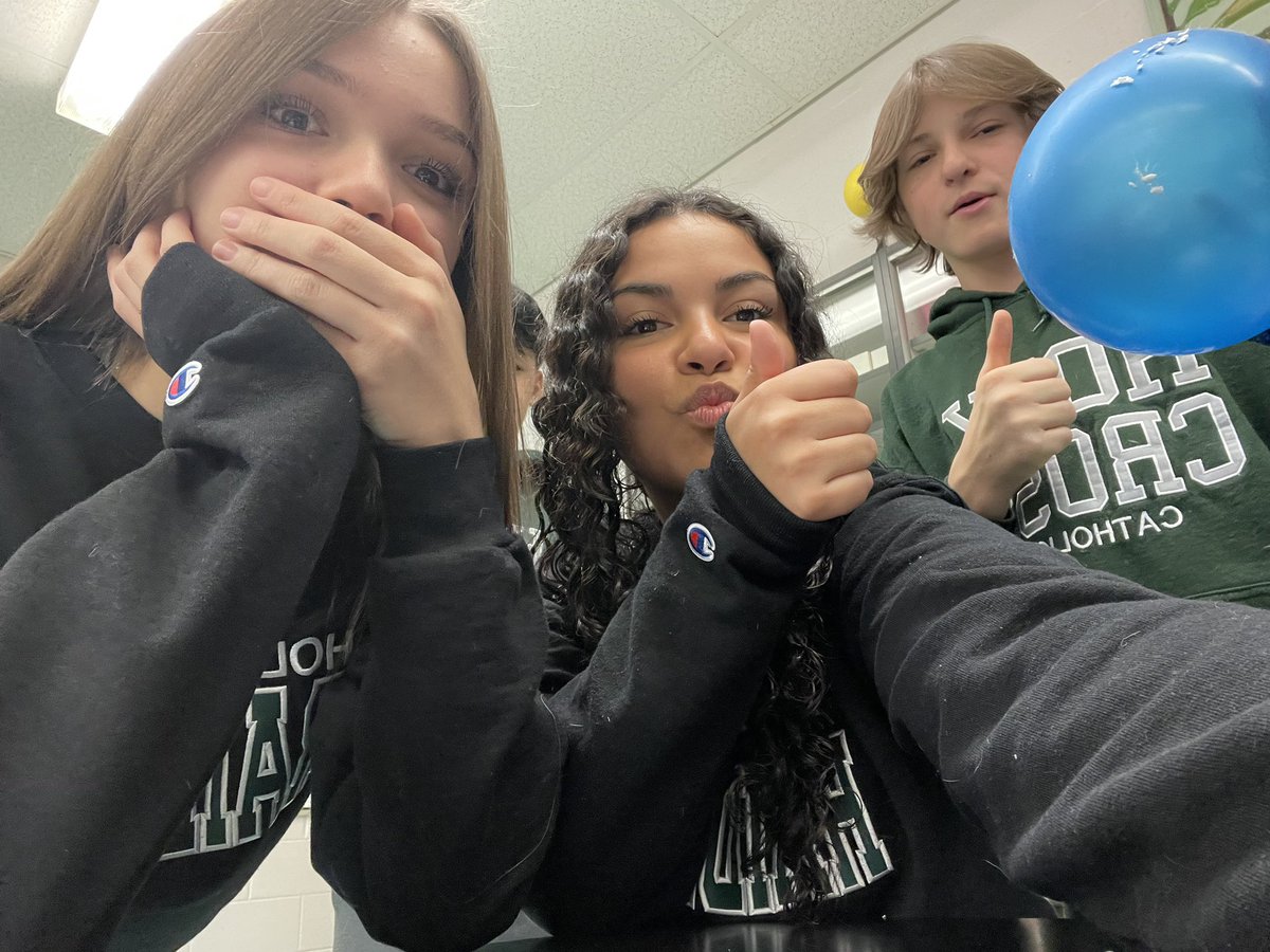 hcwethenorthend's tweet photo. Static electricity? It’s SCIENCE! #WeTheNorthEnd #everyonebelongsatHC #itisscience #staticelectricityisweird #weirdscience https://t.co/pzqm1TePvT