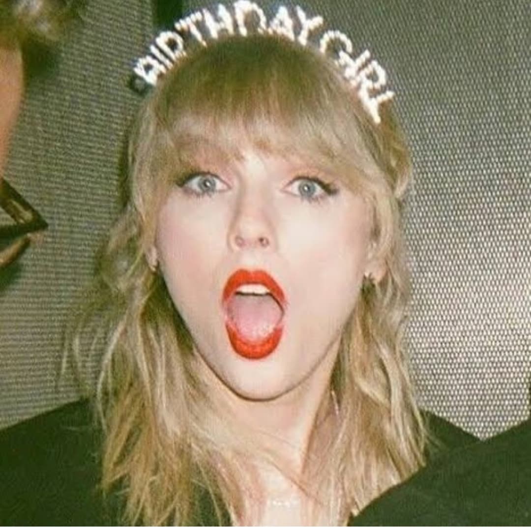 longlivedaisy's tweet photo. @Spotify @taylorswift13 Happy birthday to this weird but fucking beautiful human who is the queen of my heart 💓 https://t.co/KGc7lm5QQr