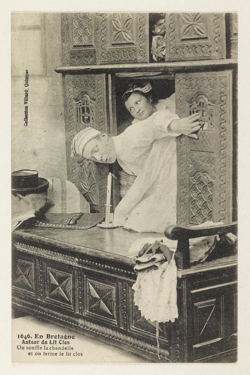 mastermagemi's tweet photo. Certains l'ont peut-être deviné : il s'agit d'un lit clos, aussi appelé "Armoire à sommeil". Sa structure fermée protège du froid et des regards !💤 https://t.co/qSDQO5e6Fb