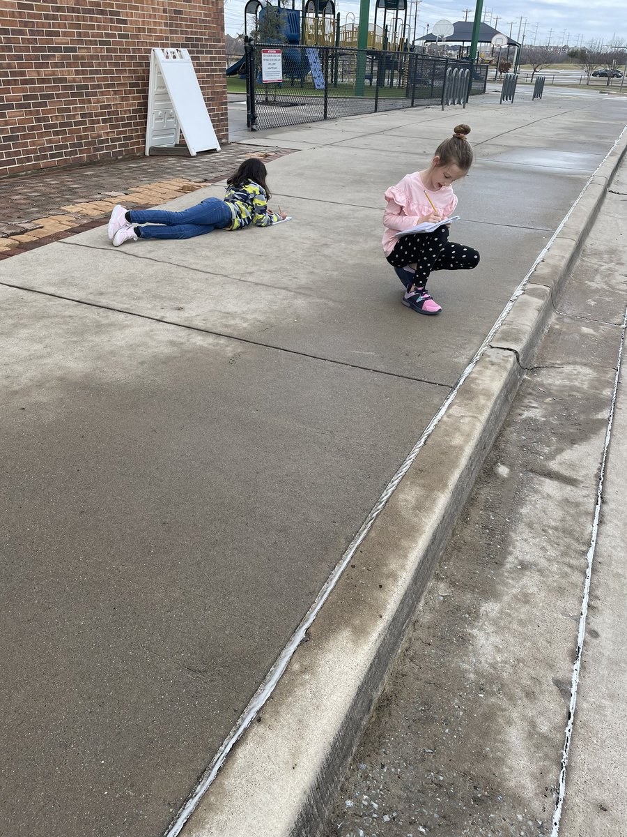 TeamTroeger's tweet photo. My #AllenThird poets are observing their surroundings outside today to spark inspiration for their own poems! #OurAllenLegacy @allenelem https://t.co/cuQXyBYoAK