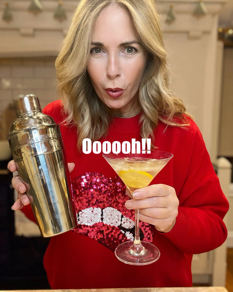 Alex_Hollywood1's tweet photo. Who’s joining me @lotteduncan #chopandchat #instalive 6.30 tonight !! #canapes #cocktails #foodandfun https://t.co/k6ybtXfrDO