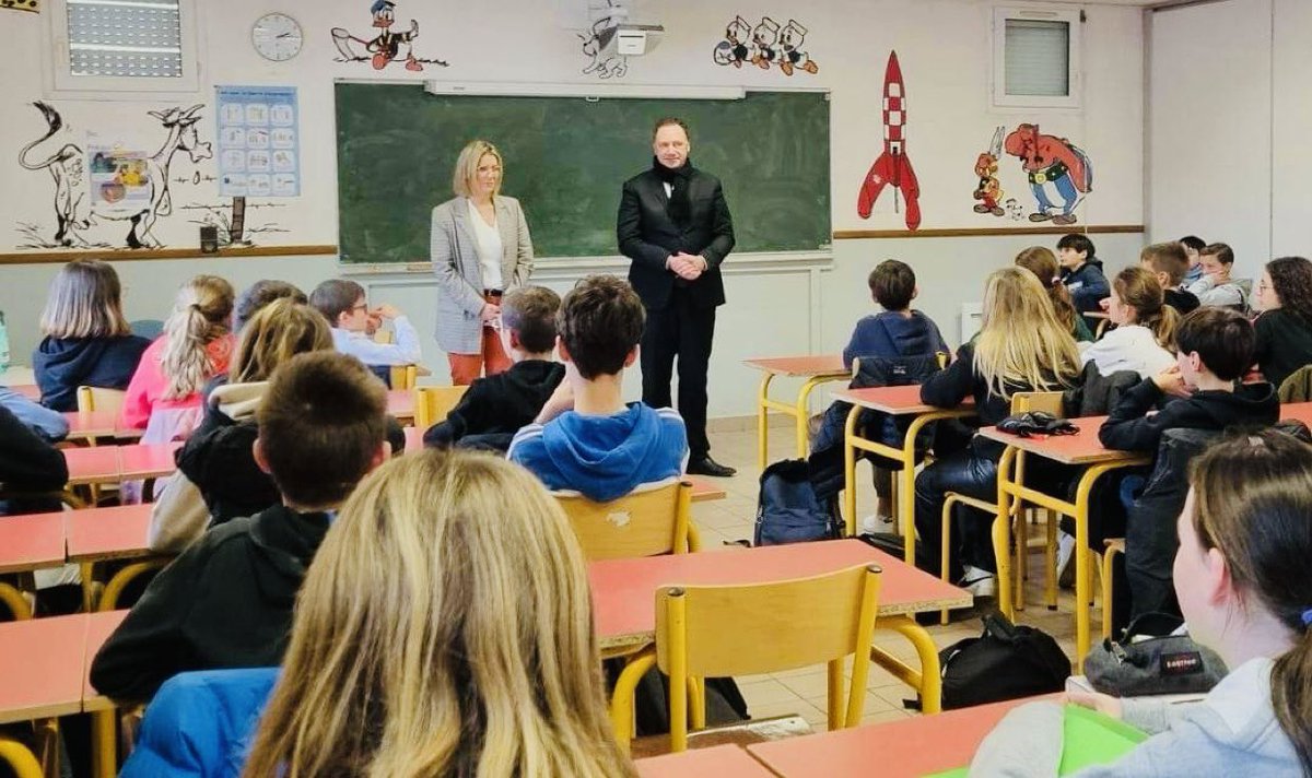 Aymdegouvion's tweet photo. Heureux d’avoir échangé, en compagnie @alineguiblin avec les élèves collège #SaintAndré #Antrain #Valcouesnon sur l’engagement politique
Les collectivités, le rôle #département mais aussi la vie quotidienne de l’élu, autant de questions auxquelles nous avons répondu avec plaisir! https://t.co/rEZHCOkSHe