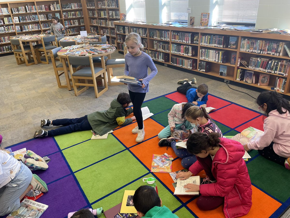 CPESspecialist's tweet photo. Book Bonanza book giveaway is so much fun! #cpesbelieves #cpesreads #onekindactvienna https://t.co/5pF8MSZI5S