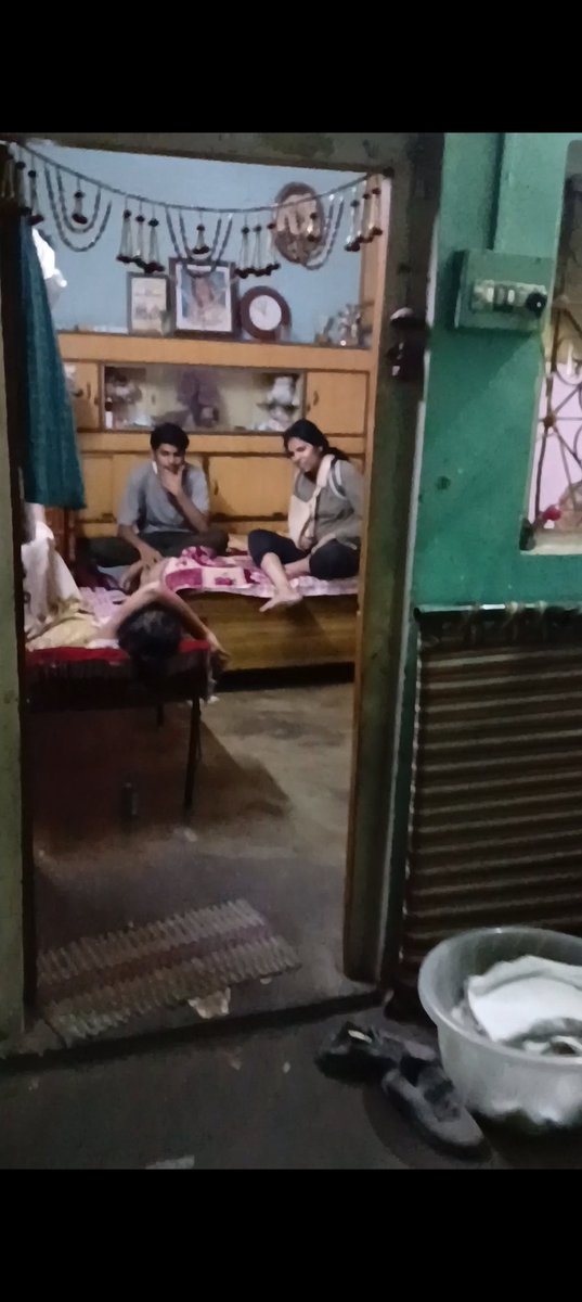 AdvChManoj's tweet photo. @Laxmisingh022 @DeepikaBhardwaj @NCMIndiaa @richaanirudh @aadityarana @LegalTalwar @dmeastdelhi @DCPEastDelhi @cp_delhi मुझ पर झूठे आरोप लगाकर और अपने आपको पैरालाइज अटक दिखाकर आपने भर्ती होने का बहुत प्रयास किया परंतु आपका यह झूठ नहीं चला आराम से घर प��� बैठे हो शर्म करो संपत्ति हड़पने के लिए भाई पर रेप केस लगाते हो https://t.co/X7U1HqyqGu