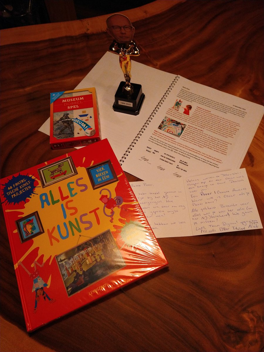 Vandaag laatste werkdag bij @HetNJi gehad, met lieve speeches en heel enthousiaste creatieve bijdrages van de directe collega's. Officieel afscheid volgt nog in februari