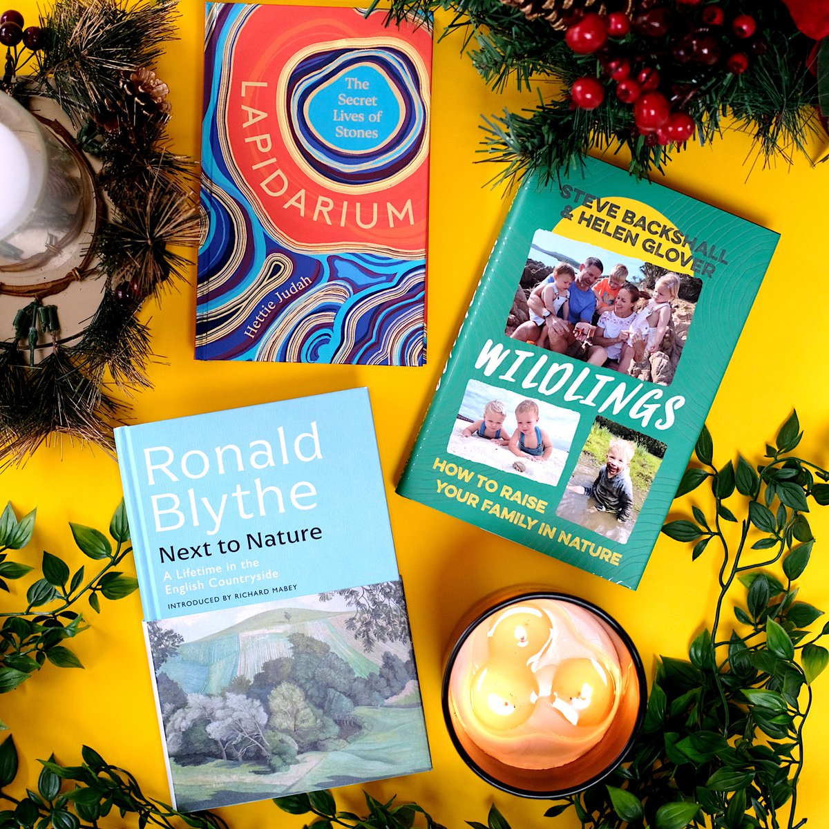 #WIN 🎉

We’re getting into the festive spirit by giving away a mystery book bundle featuring six books from #12DaysofJMP!

To enter:
🎅 RT this post
🎄 Follow <a href="/johnmurrays/">John Murray Press</a>
🎁 Tag someone who’d love to win

T&amp;Cs: UK only. 18+. Closes 16/12/22. fal.cn/3uoRp