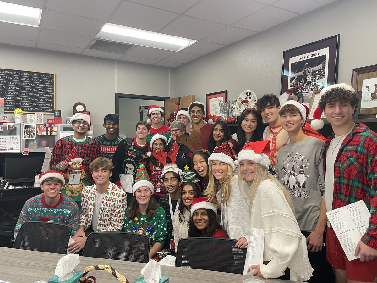 The annual <a href="/CHS_RedJackets/">CHS Red Jackets</a> holiday music serenade came to <a href="/LauraKSpringer1/">Laura K Springer</a> today! #CHSLearnLoveServe #CISDWorkingTogether @CoppellISD