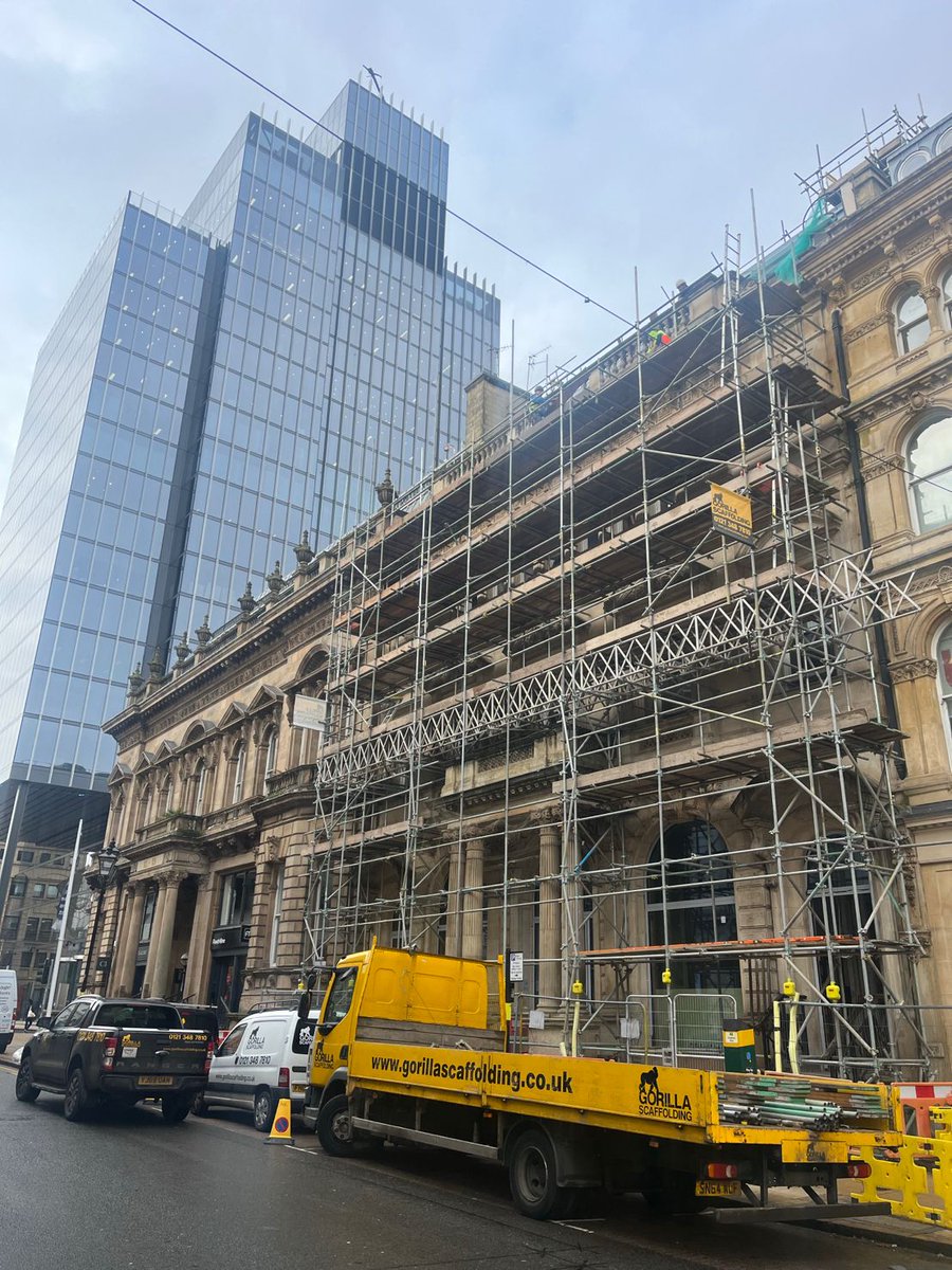 GorillaScaffold's tweet photo. Getting the final lift on at our Colmore Row project 🦍🦍🦍 https://t.co/auUVNce4lo