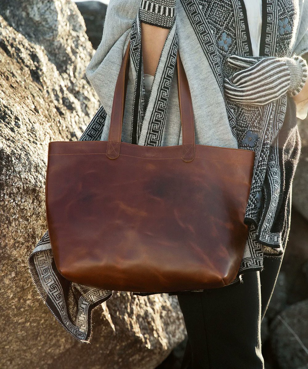 peruvianlink's tweet photo. Tap to shop: https://t.co/hbTWeYk1sC 
.
No outfit is complete without a fantastic tote bag! 
.
#peruvianlink #madeinperu #smallbusiness #shopsmall #alpaca #alpacas #totebag #fashion #finishyourlook https://t.co/vcOn7hoPNn