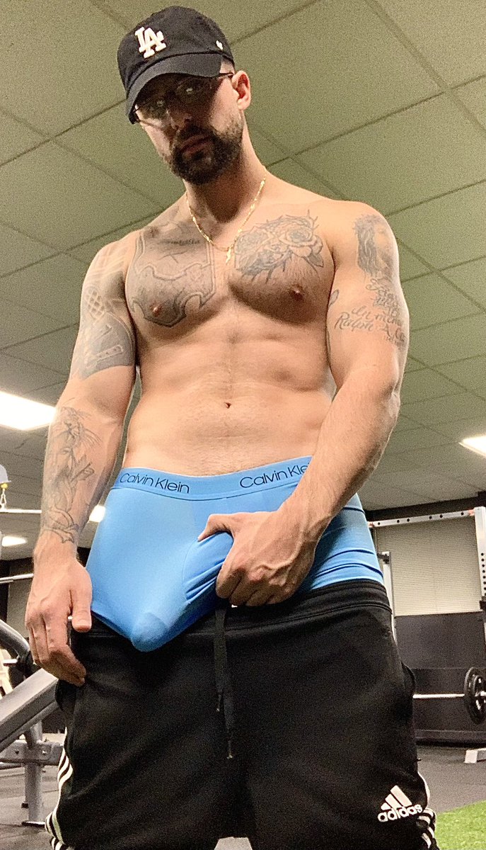 Chrisgrey_1's tweet image. Working on my fitness, RT if you’d be my partner 😈