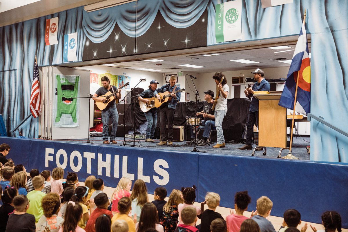Before Red Rocks, me and the boys went to Foothills Elementary and partnered with <a href="/CANdAid/">Can'd Aid</a>  to host a music workshop for the students and set them up with some new ukuleles, drum kits, and more. Give to the next generation of musicians. ffm.to/tylerchildersc… 
📸 Emma Delevante