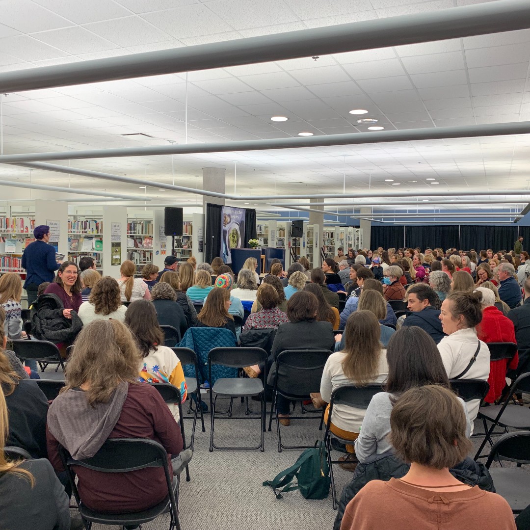 sptbglibraries's tweet photo. We had such a great time with Deb Perelman last night! Thanks, Deb, for the lesson on how to cut a sandwich correctly! @smittenkitchen 

#smittenkitchen #spartanburgpubliclibrary #downtownspartanburg #cookbook #cook https://t.co/dguZJGQoaJ