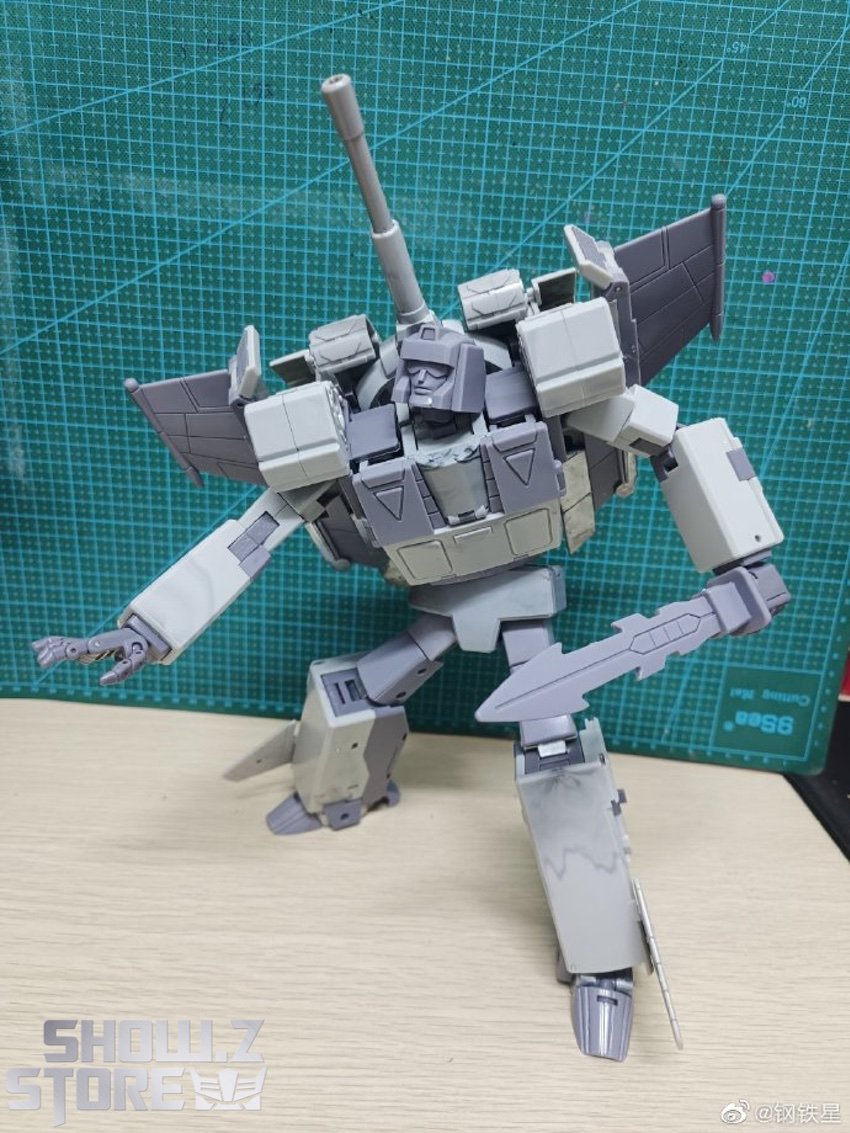 ShowZStore's tweet image. [Pre-Order] Star Toy ST-01 Blitzwing
Material: ABS
Height: 24.5 cm/ 9.7"
Full Price Unknown
--------
👇links👇
showz.store/ST-01

#StarToy #ST01 #Blitzwing #TFs #G1 #transformers #MMC #mastermindcreations #MP
 #transformer #modelkit #showzstore #Showzdailyreport