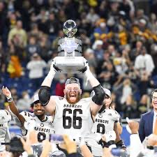 After a great conversation with coach head (<a href="/CoachLT39/">Lance Taylor</a>)I am humbled to receive an offer from western Michigan university🟤💣
<a href="/Coach_Dante/">Dante Culbreath</a> @WMUCoachEspo <a href="/SimeonNation/">SimeonNation</a> <a href="/IanFriedFB/">Ian Fried</a> <a href="/247recruiting/">247Sports Recruiting</a> <a href="/On3sports/">On3</a> <a href="/Rivals/">Rivals</a>