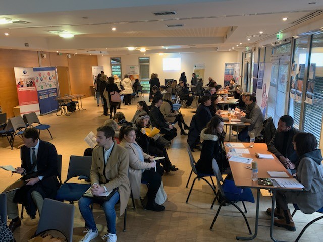 Mariepinheiro3's tweet photo. Près de 120 candidats à #Merignac pour rencontrer les entreprises du secteur de la banque et de l assurance avec @VilledeMerignac et #PoleEmploideMerignac . #OnEstLaPourVous. https://t.co/9KKCAGw2CM