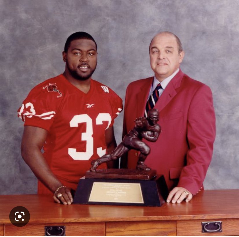 Carter_W21's tweet photo. OTD: December 13, 1999
Ron Dayne wins the 65th Heisman Trophy. Ron Dayne is one of only two players from Wisconsin to ever win the award, the other being Alan Ameche in 1954. #FHSSportsLit https://t.co/3k3WAhYn7b
