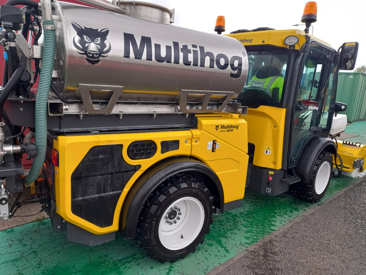 cardiffcouncil's tweet photo. New vehicle to salt segregated cycleways hits the streets of Cardiff

Cardiff Council has a new vehicle operating in its winter maintenance fleet helping to keep the city’s strategic cycle network safe to use during the cold snap.

More here: 
https://t.co/3ewaUm3rJA https://t.co/SPZIohip2t