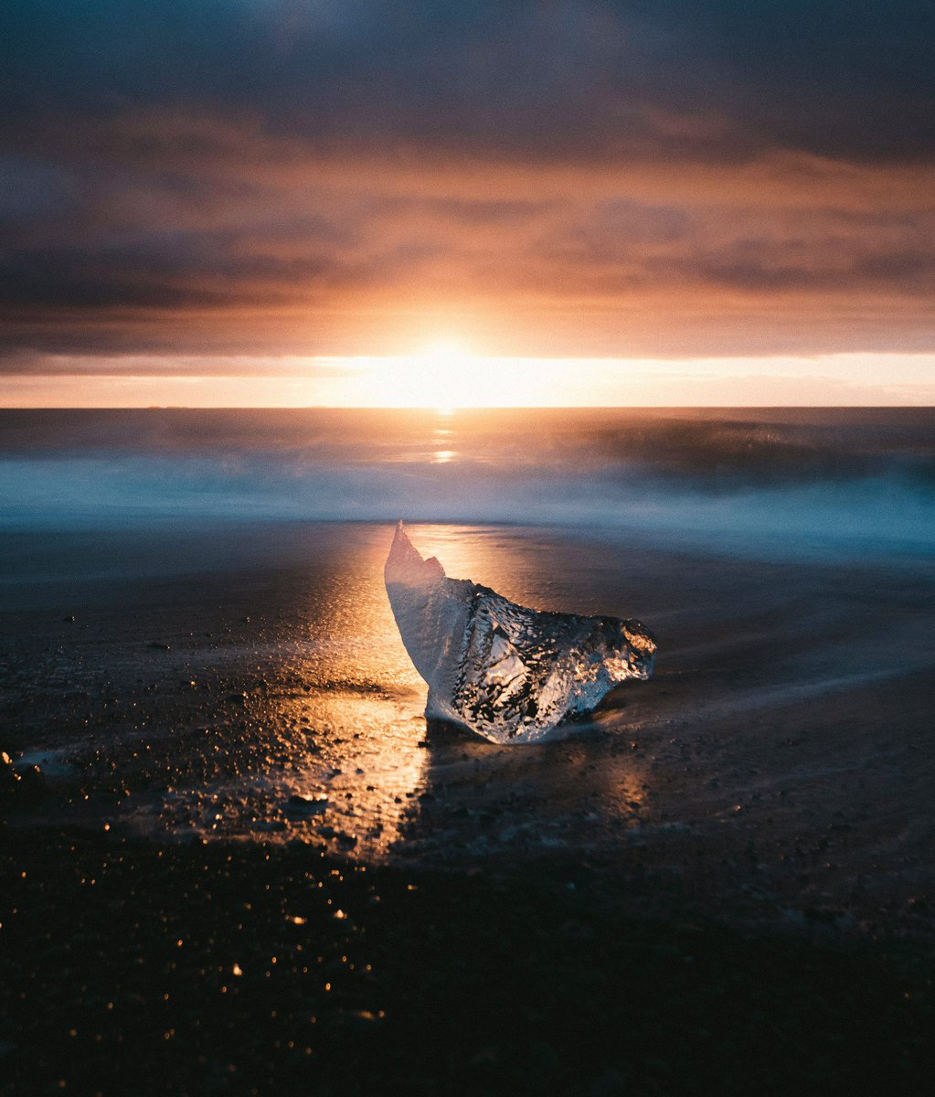 Gm 

Morning light on the shores of diamond beach 🤍